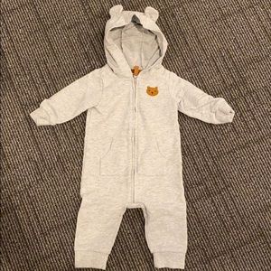 Carter’s baby boy plain gray bear hooded outfit